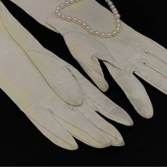 Vintage 50s Milore Kid Leather Gloves, Retro Cream Gloves, Sz  6 1/2 - Picture 3 of 10